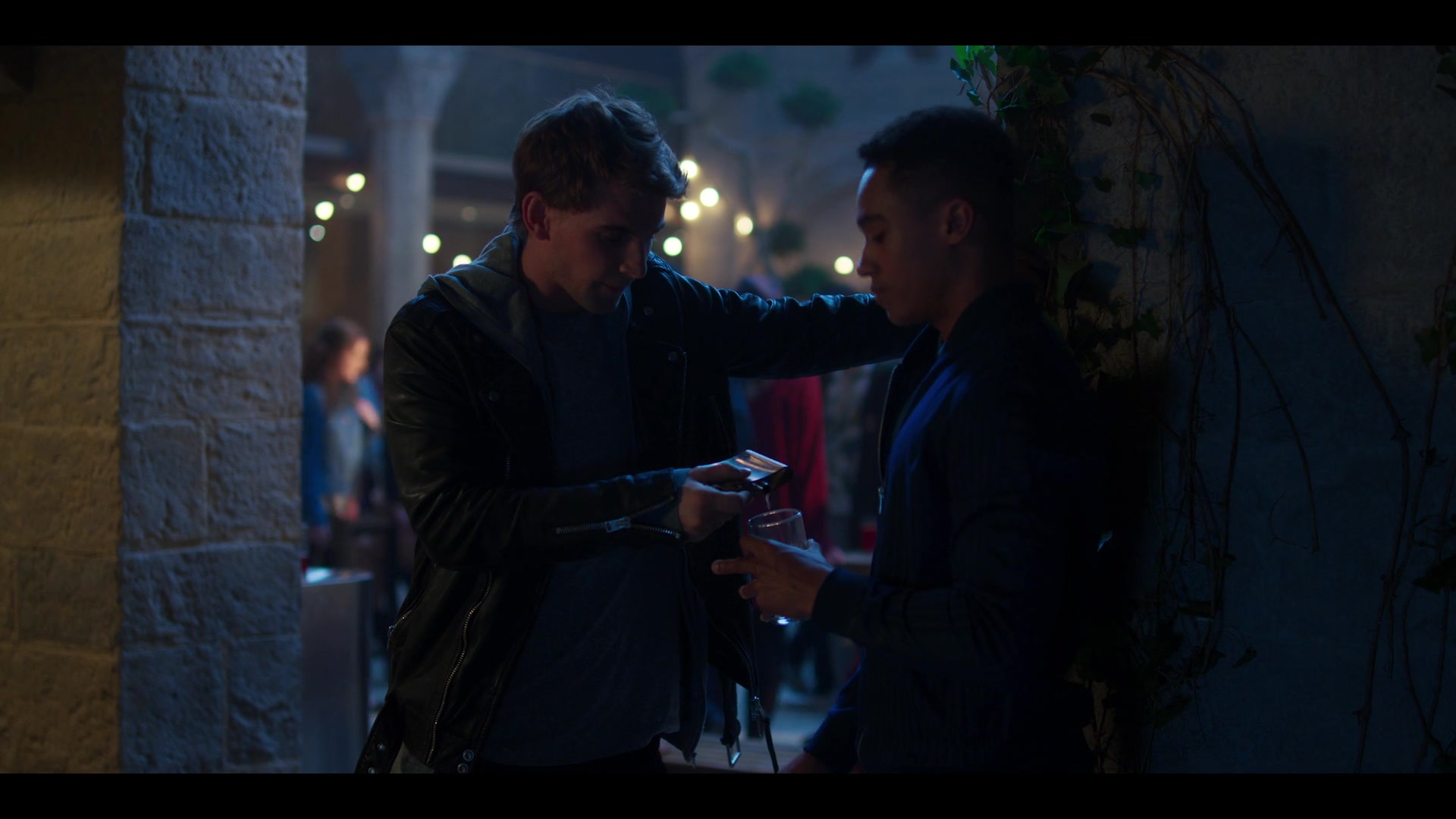 Fate_The_Winx_Saga_S01E01_1080p__4911.jpg Fate_The_Winx_Saga_S01E01_1080p__4911.jpg