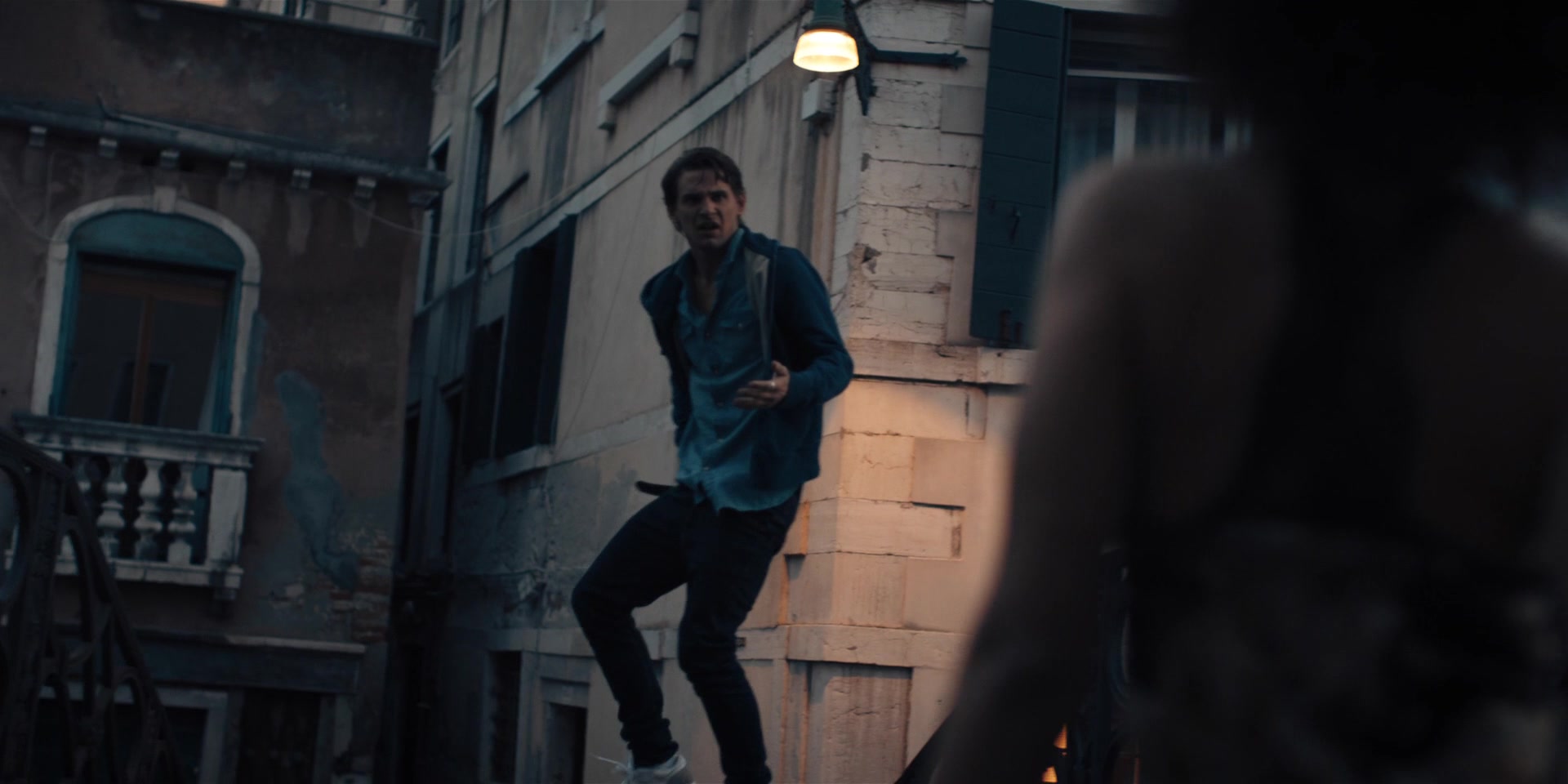 A_Discovery_Of_Witches_S01E02_1080p_BluRay_000318.jpg A_Discovery_Of_Witches_S01E02_1080p_BluRay_000318.jpg